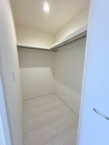 八潮市八潮7丁目　新築戸建　全5棟　4号棟の収納|季節物の大物家電の収納にも便利なウォークインクローゼット