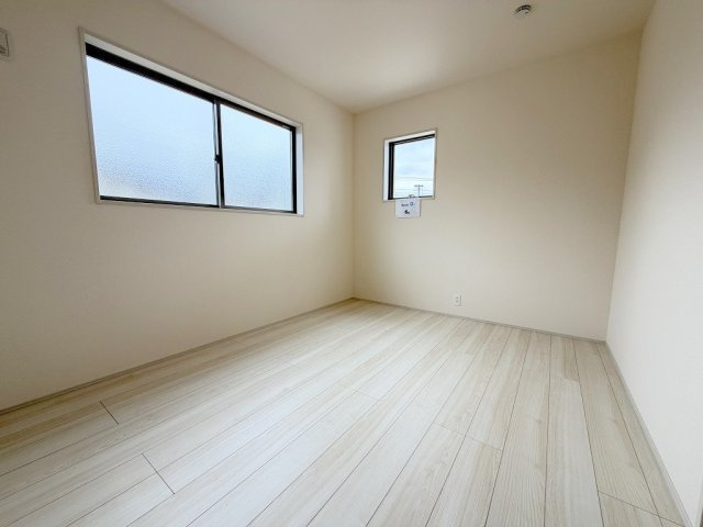 八潮市八潮7丁目　新築戸建　全5棟　5号棟の洋室|2面採光の明るい洋室6帖・子供部屋としていかがでしょう