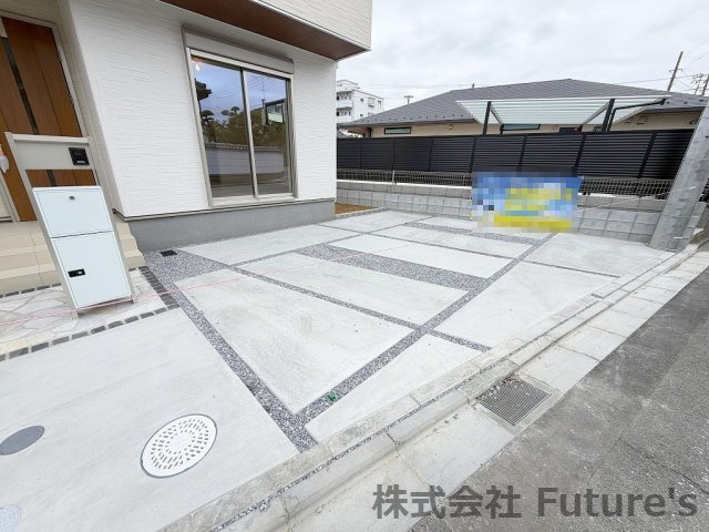 八潮市八潮7丁目　新築戸建　全5棟　5号棟の駐車場|家族の車＋来客用にも便利な並列2台駐車