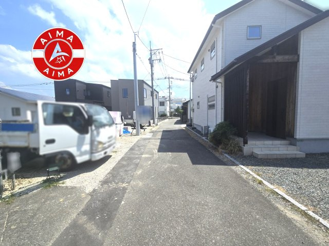福津市西福間3丁目第1-4棟（4号棟）の外観|前面道路含む現地の写真です。
