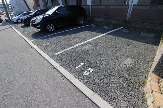 パルティーダイーストの駐車場