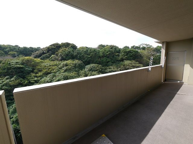 ベルメゾン西公園テラス　当仁小学校区のバルコニー|ベルメゾン西公園テラス