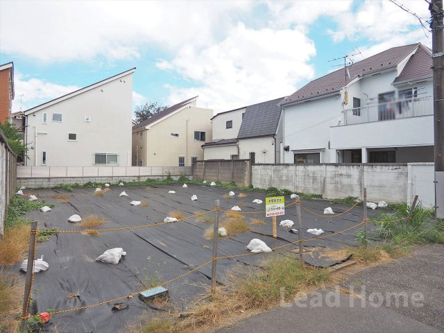 【外観】 | 目黒区下目黒5丁目 | 空が大きく広がる解放感たっぷりの敷地状況！大きな窓を配置した採光性の高い居住空間が叶います！