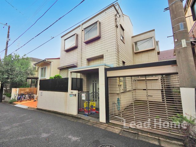 【外観】 | 目黒区平町2丁目 | 自然光をたっぷり取り込める明るい居住環境です！ご家族みんなで健やかにのびのび暮らせますね！