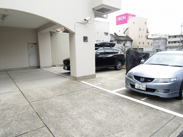 ボンメゾンフタバの駐車場