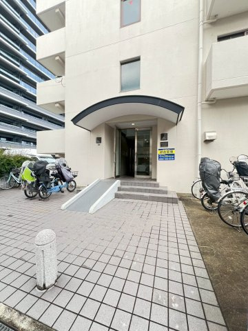 ボンメゾンフタバのエントランス
