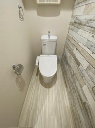 温水洗浄便座付きのトイレです♪