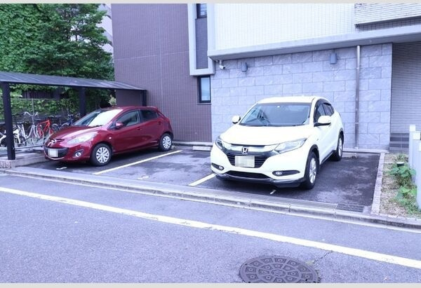 グランコート　東山の駐車場