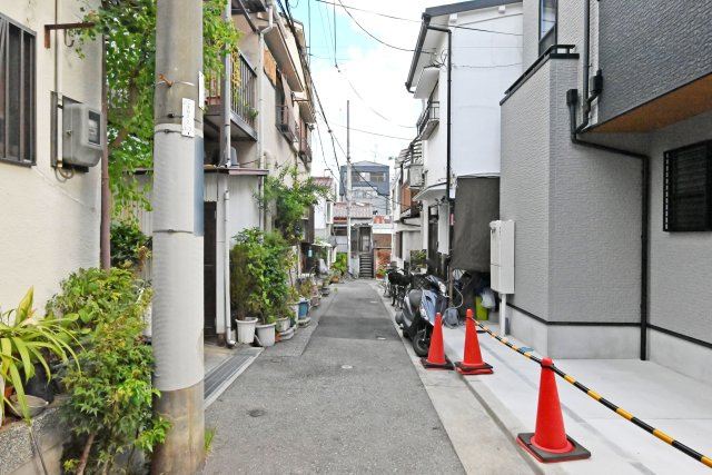 神戸市大日通4丁目新築一戸建て│3LDK+駐車1台可の前面道路含む現地写真|北側2.8ｍ前面道路です。