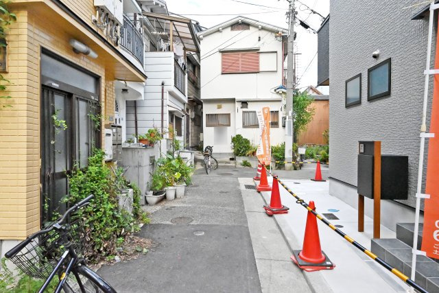 神戸市大日通4丁目新築一戸建て│3LDK+駐車1台可の前面道路含む現地写真|北側2.8ｍ前面道路です。