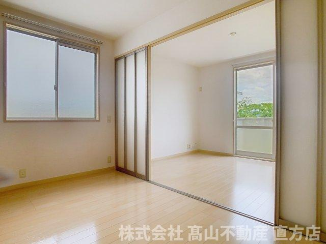 宮若市沼口のアパートの居間・リビング