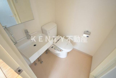 【トイレ】 | クヒオ田園調布 | 落ち着いた色調のトイレです