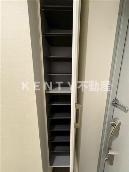 【玄関】 | AXIA M-City武蔵小山 | 収納もある玄関です