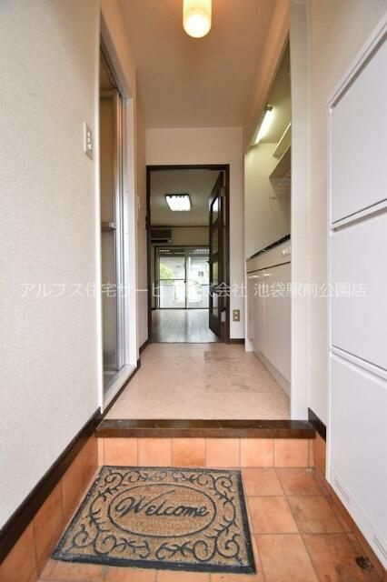 ホワイトパレスひばりが丘の玄関