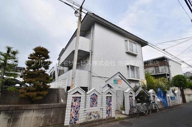 ホワイトパレスひばりが丘の外観