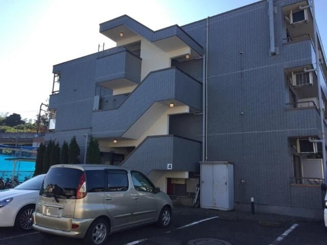 エスケイケイビルの駐車場