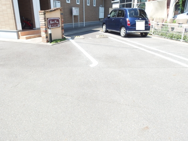 メゾ　フォルテの駐車場