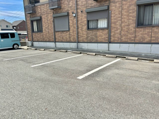 グレイスコートD棟の駐車場