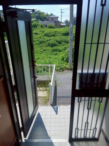 北吉見横川様貸家の玄関|収納もある玄関です