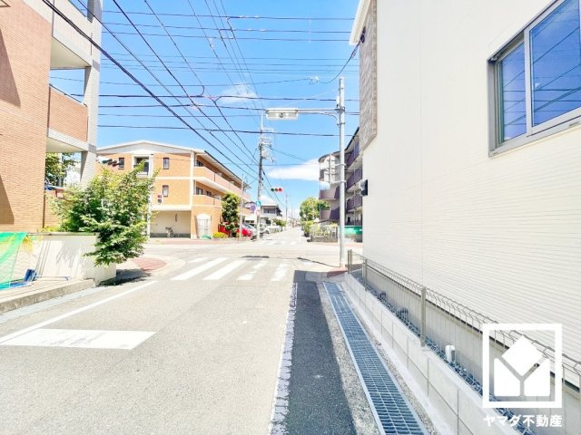 伊丹市荻野３丁目　２期の前面道路含む現地写真