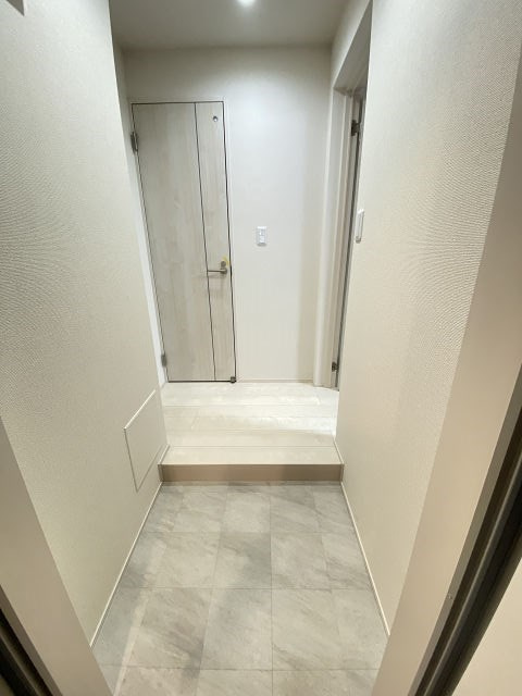 尼崎市東園田町２丁目のアパートの玄関