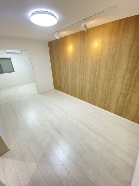 尼崎市東園田町２丁目のアパートの居間・リビング