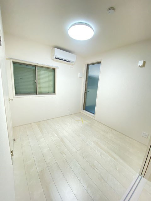 尼崎市東園田町２丁目のアパートの寝室