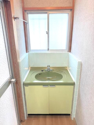 北区赤羽西３丁目のアパートの独立洗面台