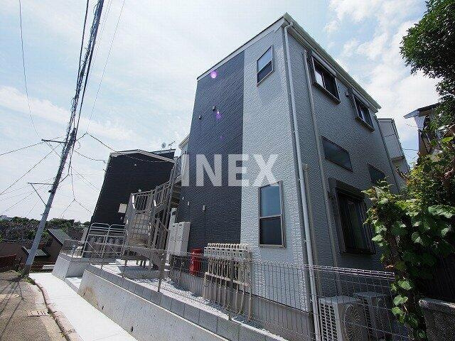 横浜市西区東久保町のアパートの外観