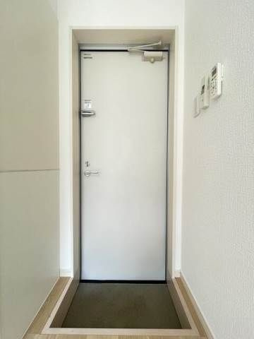 モンシェリー西日暮里の玄関