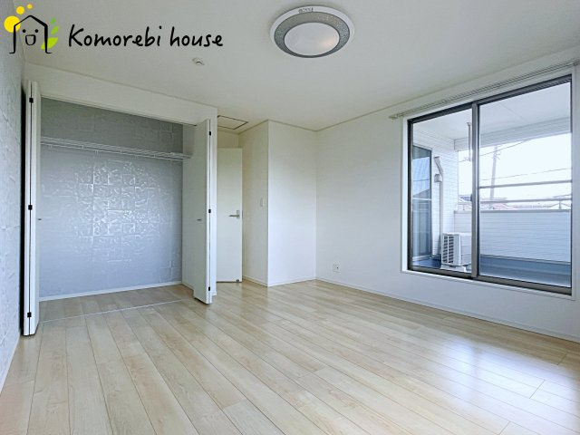 鴻巣市箕田　中古戸建　の寝室|広くて明るい寝室
