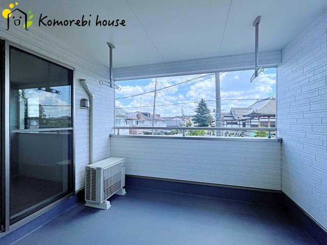 鴻巣市箕田　中古戸建　のバルコニー|外からの目が気にならないバルコニーで洗濯物が干せます