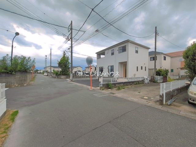 鴻巣市箕田　中古戸建　の前面道路含む現地写真|26/07/27
