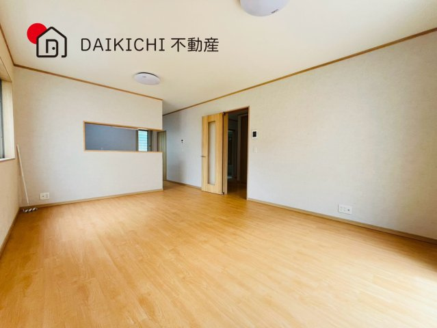 【居間・リビング】 | 行田市大字持田　中古戸建