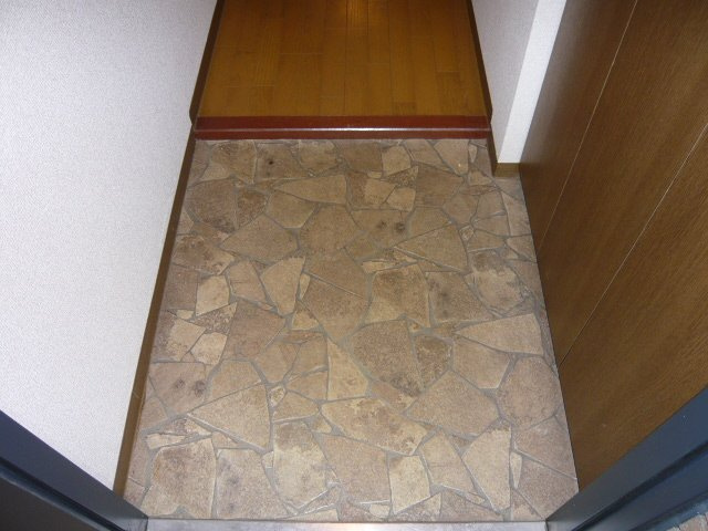 NEST刀根山の玄関