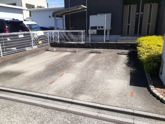ラッフィナートの駐車場