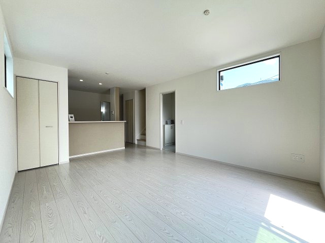 【居間・リビング】 | 福岡市早良区内野5丁目1期　1号棟（全3棟）【仲介手数料無料・0円】 | 現地写真。