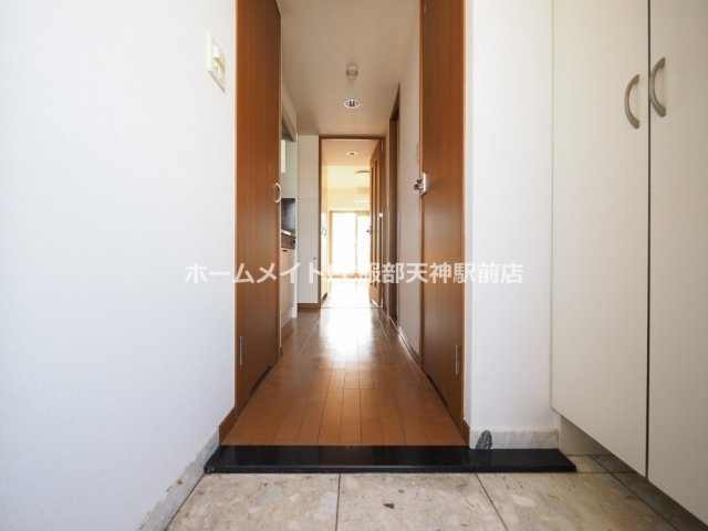 エステムヒルズ新大阪の玄関