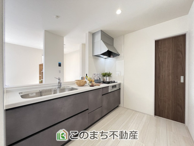 【キッチン】 | LievleGarden.S第4境　 | 同社施工物件写真。※建具やフローリング、その他仕様が異なる場合がございます。