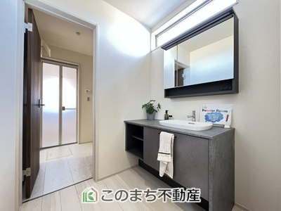 【独立洗面台】 | LievleGarden.S第4境　 | 同社施工物件写真。※建具やフローリング、その他仕様が異なる場合がございます。
