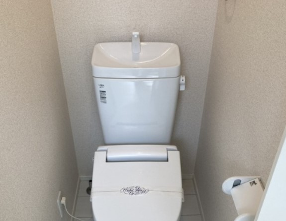 横浜市鶴見区市場大和町のアパートのトイレ
