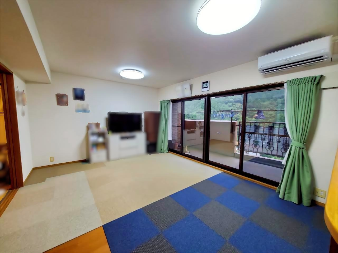 「全居室6帖以上×角部屋」高知市みづき1丁目サントノーレ観月　中古マンションの居間・リビング|陽光がたっぷり差し込む、明るく清潔感あふれるLDK。