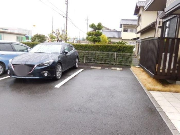 シャン　ポワール　Bの駐車場