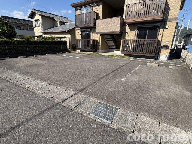 シャン　ポワール　Bの駐車場