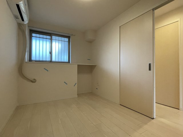 稲城市東長沼の賃貸マンションの寝室
