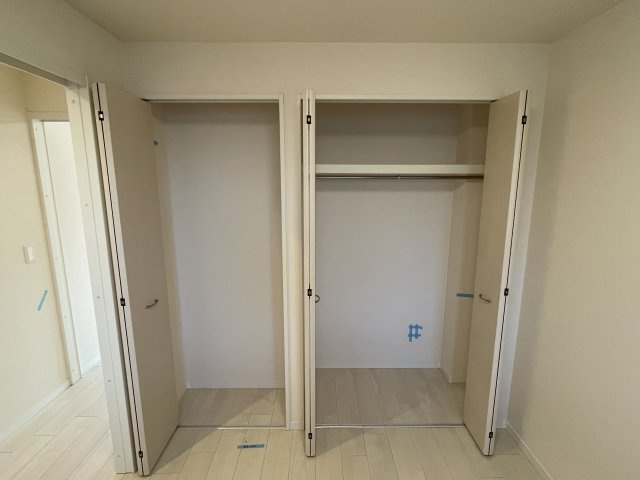 稲城市東長沼の賃貸マンションの収納