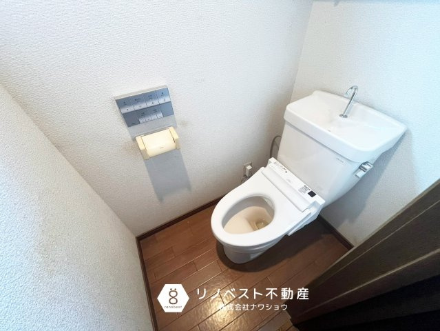 東大阪市池之端町のトイレ|温水洗浄機能付きトイレ◎
トイレは1.2階にございます♪