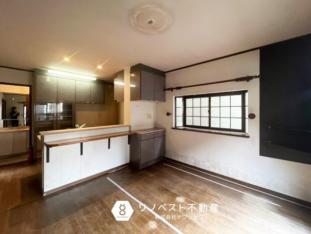 東大阪市池之端町の居間・リビング|約12.5帖のLDK♪
リフォーム向けです◎ダイニングスペースの収納は日用品や食器の収納に便利です◎