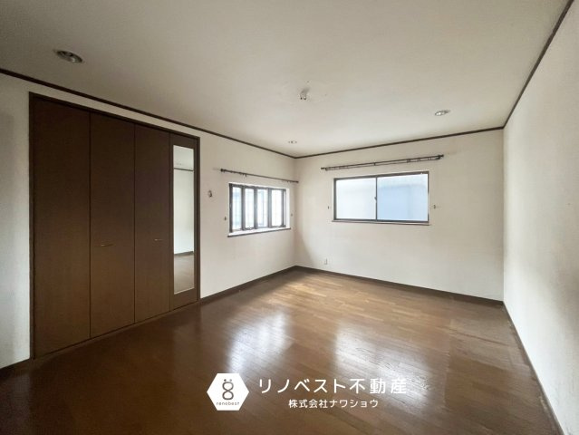 東大阪市池之端町の洋室|約12帖の洋室♪
奥行きがあり明るく、ご夫婦の寝室にピッタリ◎