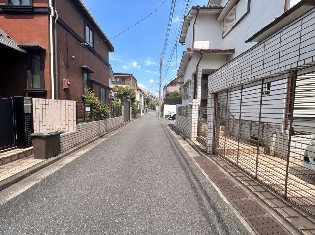 【前面道路含む現地写真】 | 世田谷区桜上水3丁目 | 見通しが良く綺麗な前面道路です！車通りが少なく落ち着いた環境のため安心してお出かけしていただけます！